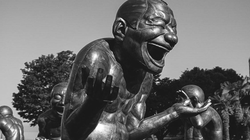 laughing_statue_by_xxbobbiie-d5f0meh-2