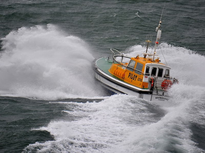 boat-rough-water