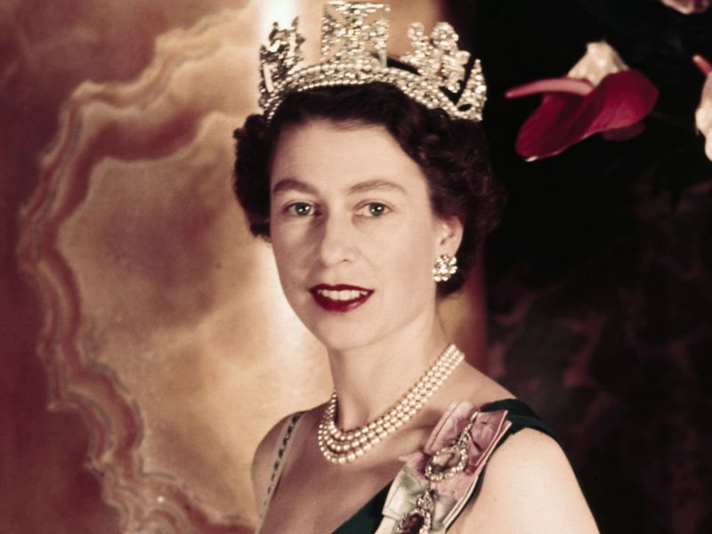 hbz-queen-elizabeth-through-the-years-00-index-gettyimages-515462734-1555601021